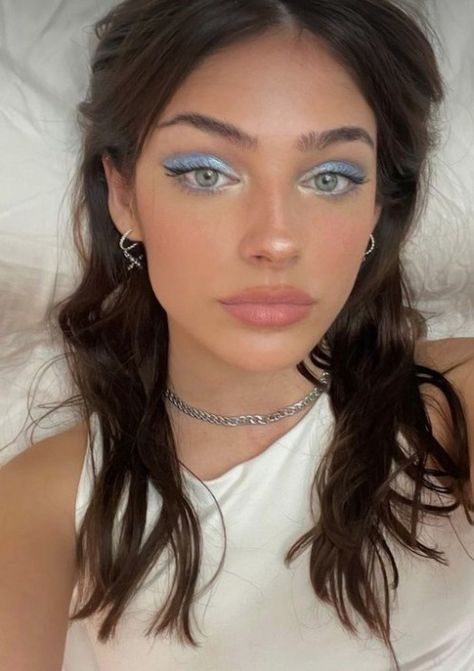 White Water Line Makeup Looks, Mama Mia Makeup Look, Pale Blue Eyeshadow, Subtle Blue Eye Makeup, White Swan Makeup, Light Blue Makeup Looks, Light Blue Makeup, Corpse Bride Makeup, Maquillage On Fleek