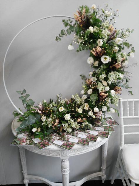 Hoop Centerpiece, Quinceanera Planning, Circle Flower, Circular Frame, Floral Hoops, Fresh Flowers Arrangements, Wedding Rentals, Half Circle, Flower Arrangement