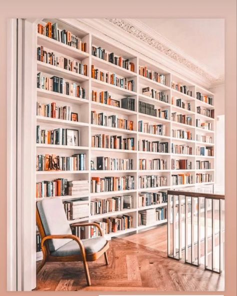 Tiny Library Room, Dream Home Library, Library At Home, Home Library Rooms, Bookshelf Inspiration, Library Inspiration, Home Library Design, Home Libraries, Library Design