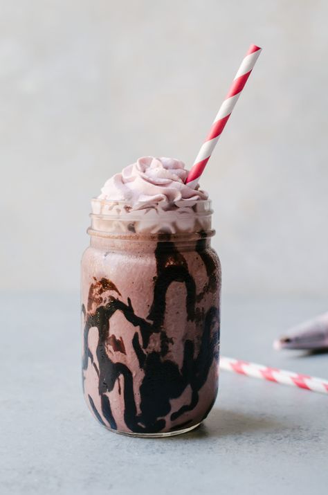 Chocolate Cherry Milkshake | Summer won't be complete without a thick, creamy chocolate cherry milkshake that tastes just like a Black Forest cake. The perfect way to cool down. Delicious Milkshakes, Cherry Milkshake, Holiday Baking Recipes, Chocolate Milkshake, Black Forest Cake, Forest Cake, Milkshake Recipes, Fancy Drinks, Milk Shakes