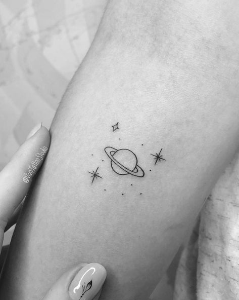 Planet Tattoo, Saturn Tattoo, Tato Henna, Planet Tattoos, Small Pretty Tattoos, Petite Tattoos, Small Tattoos Simple, Cute Tiny Tattoos, Small Hand Tattoos