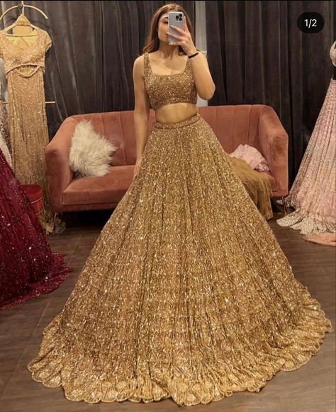 Golden Engagement Lehenga, Golden Lehnga Design, Gold Lengha Bridal Reception, Golden Lehenga Bridesmaid, Golden Lehenga Color Combos, Golden Lehnga Bride, Golden Lehenga Simple, Roka Outfits For Bride, Golden Lengha