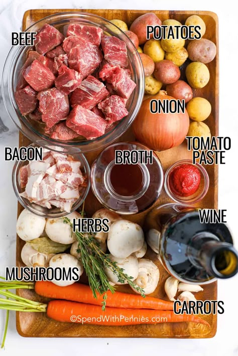 Beef Burgignion, Recipes With Merlot Wine, Beef Burgionion Julia Child, Beef Bergeron Recipe, Roasted Beef Recipes, Beef Burgonione, Beef Merlot Recipe, Beef Lunch Ideas, Beef Bourguignon Instant Pot