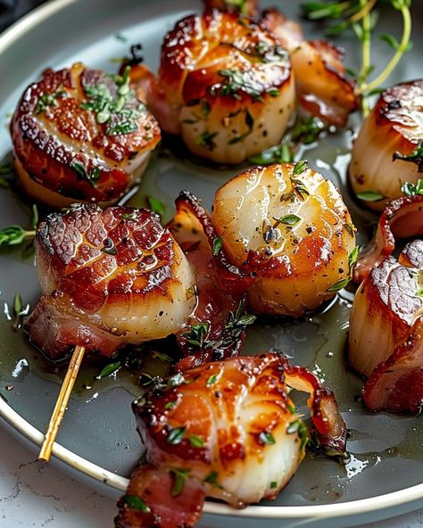 Bacon-Wrapped Maple Glazed Scallops Scallop Appetizer, Bacon Wrapped Scallops, Vegetarian Casserole, Beach Week, Italian Comfort Food, Recipes Book, Scallop Recipes, Seafood Dinner, Sea Food