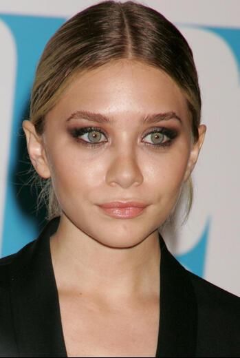 Ashley Olsen Olsen Eye Makeup, Olsen Twins Makeup, Ashley Olsen Makeup, Olsen Makeup, Ashley Olsen Style, Makeup 2024, Baby Eyes, Mary Kate Ashley, Olsen Twins