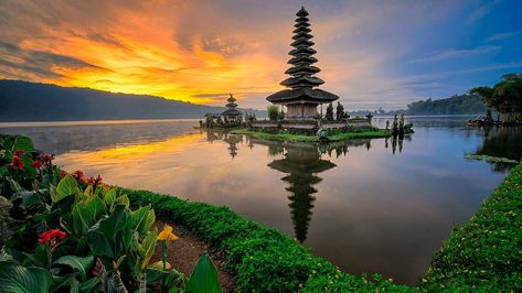 Wallpaper Bali, Bali Tour Packages, Water Temple, Kuta Beach, Bali Vacation, International Flights, Wallpaper Dekstop, Lake Sunset, Hindu Temple