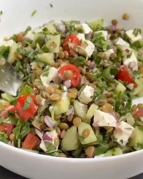 Green Lentil Salad, High Fiber Diet, Green Lentils, Lentil Salad, Clean Eating Tips, No Carb Diet, Spinach Salad, Clean Eating Diet, Healthy Salad Recipes