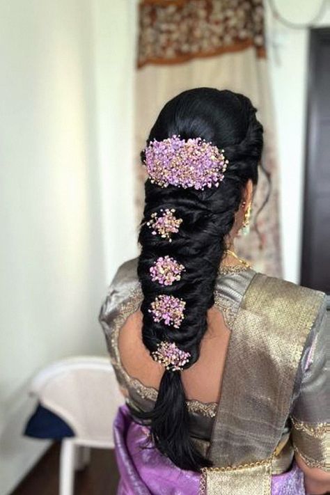 A wedding hair look looks timeless for your wedding day. I’m inspired by this for bridal sessions. Keep this look to your wedding inspiration. Knot Hairstyle Indian Wedding, Hairstyles For Seemantham, Hair Styles For Baby Shower Hairstyles, Hairstyle For Baby Shower Function, Nami Hairstyles, South Indian Bride Hairstyle Engagement, Bridal Hair Decorations Flower, Baby Shower Hairstyles Indian, Seemantham Hairstyle