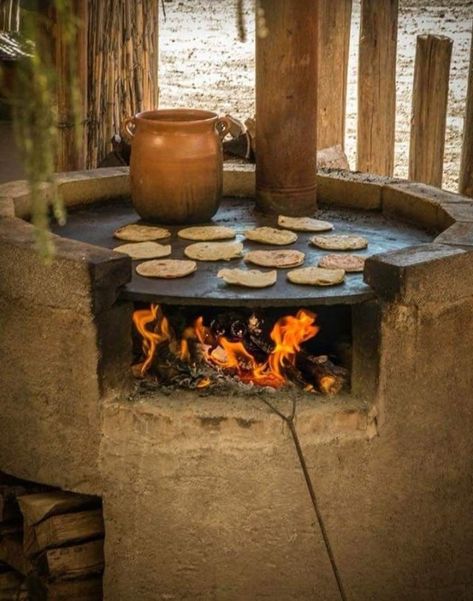 Diy Outdoor Oven, Outdoor Cooking Fireplace, Outdoor Stove, Outdoor Oven, Backyard Kitchen, Diy Outdoor Kitchen, Earthship, Patio Decorating Ideas, Summer Kitchen