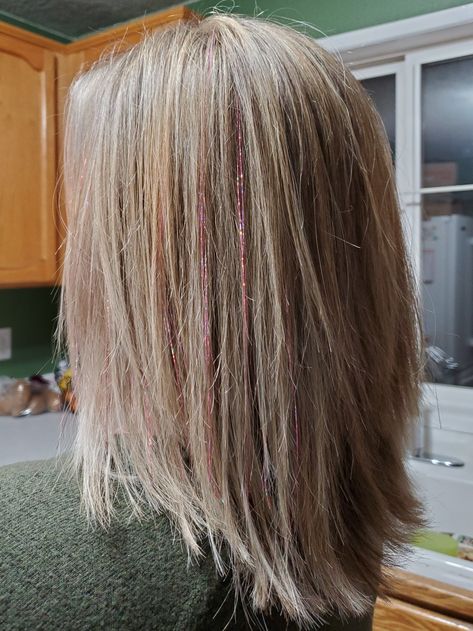 Hair Tinsel Aesthetic, Hair Tinsel Blonde, Fairies Aesthetic, Hair Doos, Tinsel Hair, Hair Glitter, 2023 Hair, Hair Tinsel, Rainbow Magic