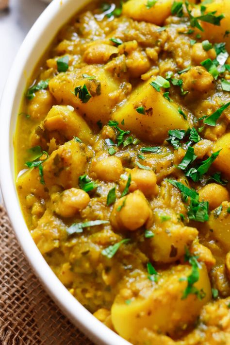 VEGAN TRINIDADIAN CHANA AND ALOO CURRY - Plant-Based Passport Chickpea And Potato, Apartment Meals, Chickpea And Potato Curry, Trinidadian Recipes, Aloo Curry, Trinidad Recipes, Trini Food, Jamaican Dishes, Potato Curry