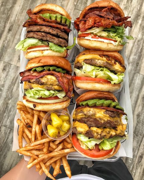 Cheat Day Food, Cheese Burgers, Cheat Day, Dinner Meals, Food Goals, Unhealthy Food, Food Platters, Cooking Food, Food Cravings