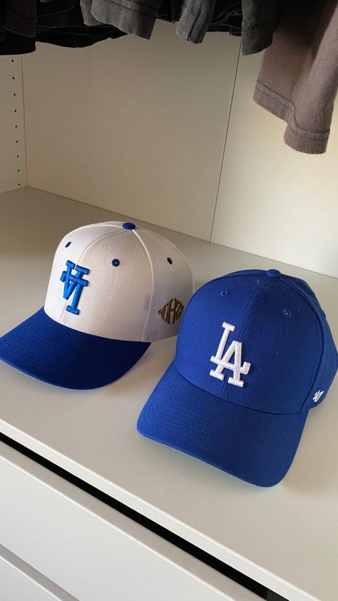 Blue Cap Outfit Men, New Era Cap Outfit, Blue Cap Outfit, Caps For Men Style, 90s Hip Hop Style, Cap Outfit Men, Ny Cap, Swag Hats, Dodger Hats