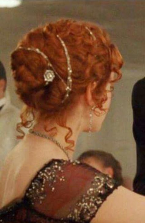 Love this hairdo... Rose from Titanic Rose Hairstyle Titanic, Rose From Titanic Hair, Rose Titanic Hairstyle, Greek Ponytail, Mandy Aesthetic Core, Recency Hairstyles, Red Rose Hairstyle, Titanic Hairstyles, Rose Titanic Hair