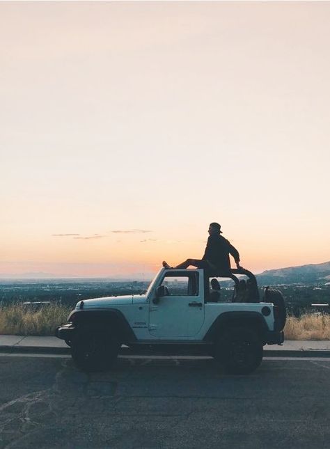 sunset | view > friends #besties #aesthetic #alone #jeep #car Besties Aesthetic, Summer Road Trip Essentials, Road Trip Photography, White Jeep, Jeep Car, Arizona Road Trip, Road Trip Packing, Summer Story, Sunset View