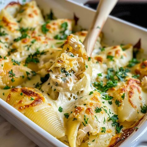 Delicious Chicken Alfredo Stuffed Shells Stuffed Shells With Chicken And Broccoli, Stuffed Shells Chicken And Spinach, Chicken Alfredo Lasagna Recipe, Stuff Shells, Barilla Recipes, Creamy Chicken Alfredo, Alfredo Stuffed Shells, Chicken Alfredo Stuffed Shells, Chicken Stuffed Shells