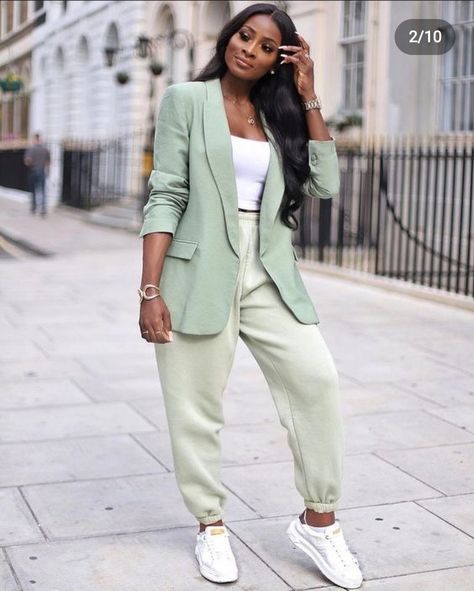 Outfits Joggers, How To Wear Joggers, Dope Fits, Zara Blazer, 2023 Vision, Casual Joggers, Elegante Casual, Mode Casual, Classy Casual Outfits