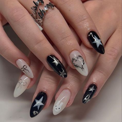 Nemuri Kayama, Bday Nails, Nagellack Trends, Y2k Nails, Nail Arts, Nail Polishes, Artificial Nails, Nail Accessories, Rhinestone Nails