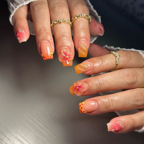 Gel Nail French Tip Designs Square, 3d Nail Art Square Nails, 3d Nail Art Square, Tropical Orange Nails, Orange Flower Nail Designs, Tropical Nails Square, 3d Flower Nails Square, Short Tropical Nails, Square Flower Nails