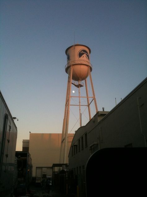 Water Tower Paramount Studios Warner Bros Studio Tour Hollywood, Disney Cars Wallpaper, Disneyland Ca, Warner Bros Studio Tour, Paramount Studios, Cars Wallpaper, Hollywood Studio, Hollywood Boulevard, Moving To California