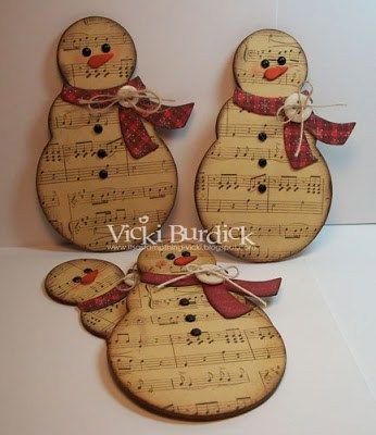 Stary Papier, Music Christmas Ornaments, Sheet Music Crafts, Wooden Snowmen, Music Crafts, Merry Christmas Eve, Snowman Crafts, Noel Christmas, Winter Crafts