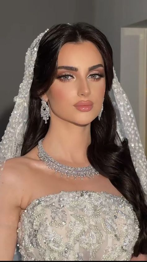 Glam Bride Makeup, Bridal Hair Down, Glam Wedding Makeup, Glam Bride, Bride Dress Simple, Bridal Makeup Natural, Wedding Makeup Looks, Bridal Makeup Looks, Bride Makeup