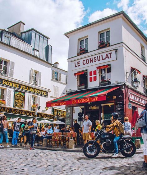 voyage travel vacances paris france europe destinations photographie monde week-end Place Du Tertre, Retail Architecture, Paris Dream, Retro Cafe, European Aesthetic, Watercolor Beginner, Montmartre Paris, European Architecture, Cute Cafe