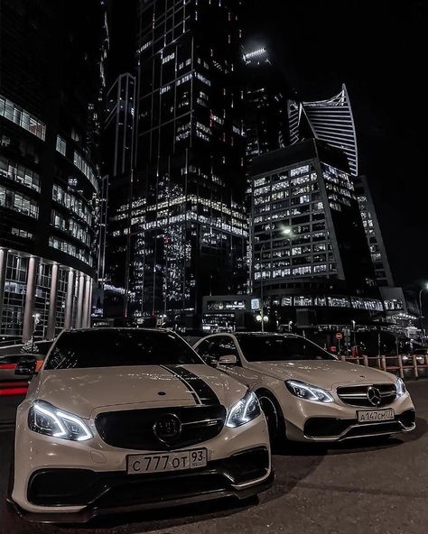 Mercedes-Benz Mercedes Astetic, Mercedes Benz Wallpaper Iphone 4k, Black Benz Car Wallpaper, Cool Mercedes Wallpaper, Mercedes Benz Aesthetic, Benz Aesthetic, Mercedes Pictures, Mercedes Benz Black Wallpaper, Mercedes Black Wallpaper