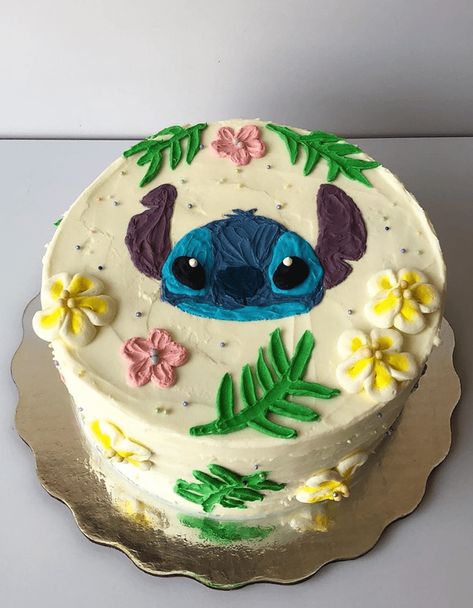 Stitch Inspired Cake, Stitch Bday Cake Ideas, Birthday Cake Lilo And Stitch, Kilo And Stitch Birthday Cake, Simple Stitch Cake Ideas, Buttercream Stitch Cake, Cute Stitch Birthday Cakes, Cake Designs Stitch, Simple Lilo And Stitch Cake