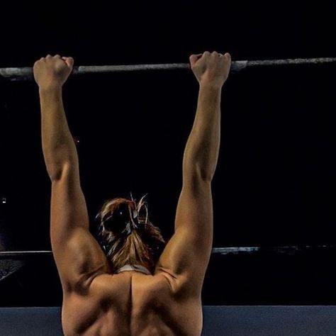 riss on Instagram: "if your goal is to get your first pull up this vids for you 🦋 pull up tips: dead hangs shoulder shrugs lat pull down negative pull ups (not shown) banded chin ups chin ups banded pull ups bra + leggings @oneractive #gymtips #gymgirl #fitnessmotivation" Woman Doing Pull Ups, Pull Up Aesthetics Women, Pull Up Woman Aesthetic, Pull Ups Women, Pull Ups Aesthetic, Calisthenics Women, Climbing Girl, Human Flag, Twenty Twenty