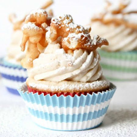 Funnel Cake Cupcakes Funnel Cake Cupcakes, Decadent Recipes, Summer Cupcakes, Oreo Cupcakes, Funnel Cake, Cake Cupcakes, Fair Food Recipes, Dessert Cupcakes, Yummy Cupcakes