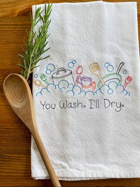 Tea Towel Embroidery Ideas, Dish Towel Embroidery, Embroidery Kitchen Towels, Towel Embroidery Designs, Tea Towels Embroidery, Vintage Style Embroidery, Embroidery Kitchen, Old Fashioned Kitchen, Towel Embroidery