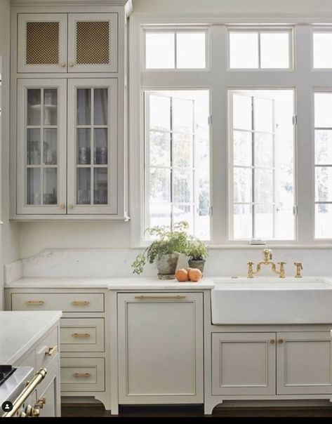 Kitchen cabinetry color Kitchen Hamptons, Ashley Gilbreath Interiors, Ashley Gilbreath, Cabinet Colours, Warm Kitchen, Center Park, Living Place, Interior Vintage, Cedar Creek