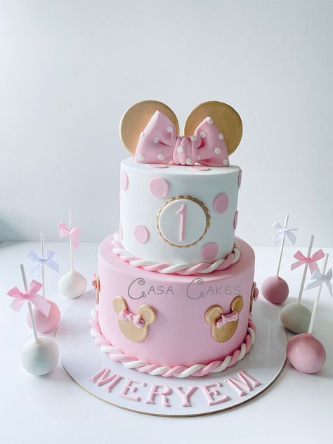 Minnie Mouse Cake First Birthday, First Birthday Cake Minnie Mouse, Light Pink Minnie Mouse Cake, Minnie Mouse Birthday Theme Cake, Pastel Minnie Mouse Cake, 1st Birthday Cake Minnie Mouse, Pink Minnie Cake, First Birthday Minnie Mouse Theme, Pastel Minnie Mouse Rosa