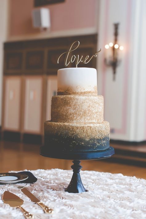 Navy Wedding Decorations, Navy Blue Wedding Cakes, Wedding Cake Navy, Metallic Wedding Cakes, Wedding Cake Ombre, Starry Night Wedding, Metallic Wedding, Wedding Cake Photos, Wedding Cakes Blue