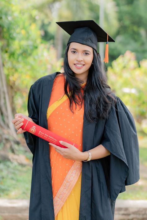 Saree For Graduation Ceremony, Convocation Photography, Peach Makeup, Graduation Pics, Graduation Photography Poses, Graduation Poses, Graduation Photography, Graduation Photoshoot, Graduation Ideas