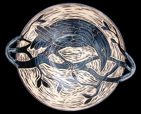 Raven bowl http://www.rhoneypots.com/ Clay Birds, Raven Bird, Crow Art, Raven Art, Linocut Art, Ceramic Animals, Gourd Art, Ceramic Birds, Wow Art