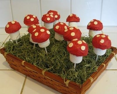 marshmallow/ half a donut hole/ red chocolate and white chocolate drops = toadstool domallowpops? Garden Theme Birthday, Smurf Birthday, Wii Party, Mushroom Cake, Woodland Party Theme, Red Mushrooms, Cute Marshmallows, Doughnut Holes, Mario Birthday Party