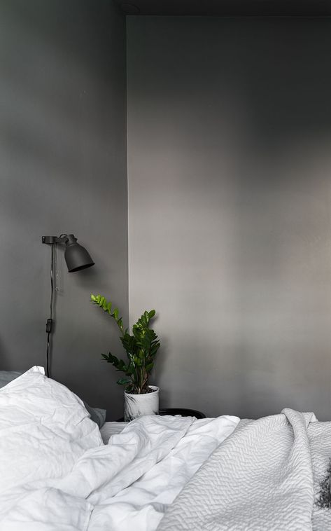 Dark Grey Bedroom, Bedroom Aesthetic Dark, Dark Gray Bedroom, Free Home Decor, Dark Bedroom Furniture, Dark Grey Rooms, Gray Bedroom Walls, Grey Bedroom Furniture, Coco Lapine Design