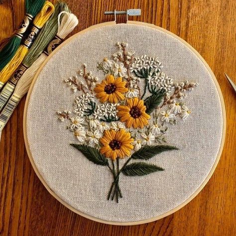 Jul 4, 2020 - This Pin was discovered by Ashley Halm. Discover (and save!) your own Pins on Pinterest Diy Sy, Hand Embroidery Patterns Flowers, Floral Embroidery Patterns, Diy Embroidery Patterns, Handmade Embroidery Designs, Pola Sulam, Hand Embroidery Projects, Hand Embroidery Flowers, Simple Embroidery