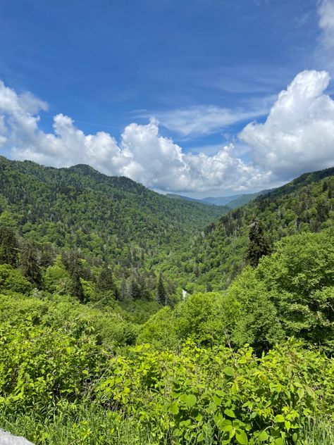 Earth Day Aesthetic, Hills Aesthetic, Day Aesthetic, Mountain Nature, Nature Mountains, Aesthetic Nature, Happy Earth, Pretty Sky, Pretty Green