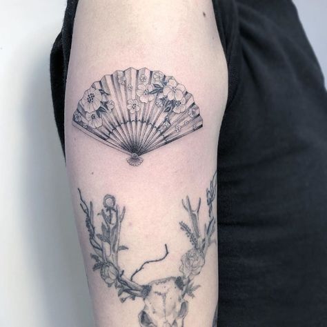 A little Japanese Fan for Jenny ♥️🇯🇵 Always a pleasure #Japan #DCMTattoos Dragon Fan Tattoo, Victorian Fan Tattoo, Vietnamese Fan Tattoo, Vintage Fan Tattoo, Filipino Fan Tattoo, Japanese Fan Tattoo Traditional, Fan Tattoo Japanese, Chinese Fan Tattoo, Spanish Fan Tattoo