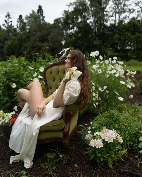 Sophie Haber on Instagram: “Cultivating a garden begins in my mind. Most people thinks it starts in the soil, yes your right but another way to look at building a…” Homesteading Photoshoot, Dreamy Garden Photoshoot, Cottagecore Portrait Photography, Monet Women In The Garden, Ethereal Photography, Creative Senior Pictures, Garden Boudiour, Debut Photoshoot, Ethereal Aesthetic