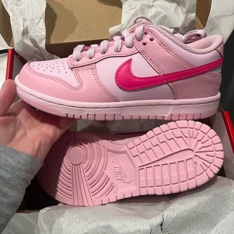 Pretty Sneakers, Trendy Shoes Sneakers, Jordan Shoes Girls, Pretty Shoes Sneakers, All Nike Shoes, Shoes Outfit Fashion, Shoe Wishlist, Cute Nike Shoes, Cute Nikes