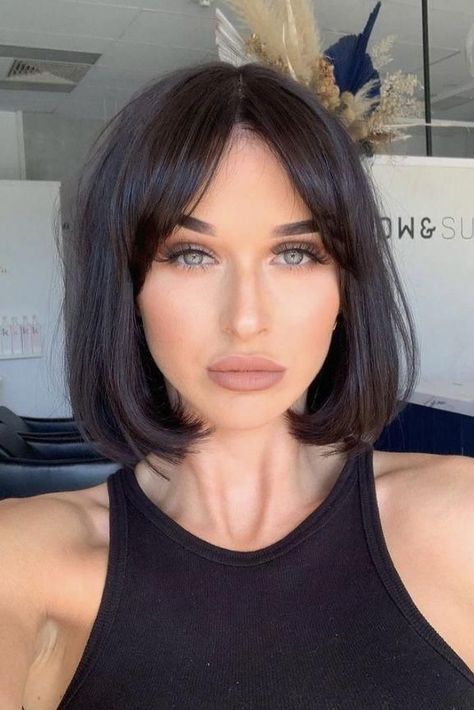 Bob Ideas, Rambut Brunette, Short Bobs, Growing Hair, Haircuts Ideas, Beautiful Haircuts, Bob Haircut With Bangs, Bob Hair, Short Hair With Bangs