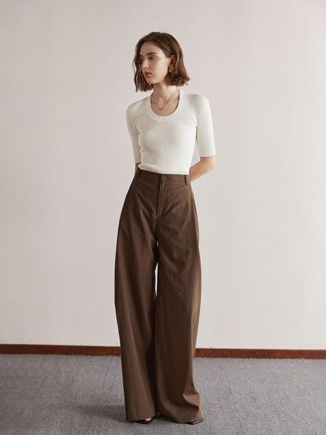 Composition : POLYESTER 60% VISCOSE 40%Color : Light Beige_S,Light Beige_M,Light Beige_L,BROWN_S,BROWN_M,BROWN_LCountry of Origin : CHINA Soft Minimalist Outfit, High Waisted Brown Pants Outfit, Professor Fashion Women, Gen Z Business Professional, Wool Wide Leg Pants, Brown Pleated Pants Outfit, Light Spring Fashion, Light Pants Outfit, Beige Color Outfit