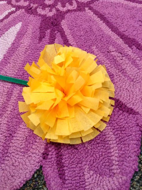 Making Paper Marigolds Step by Step in your classroom | Mundo de Pepita Paper Marigolds, Teaching Spanish To Kids, Flower Activities For Kids, Student Crafts, School Age Activities, Create Name, Fall Arts And Crafts, Celebration Around The World, Elementary Spanish