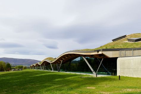 The exterior of the new Macallan Distillery, Speyside Macallan Distillery, Traditional Scottish Food, Scottish Food, Gin Distillery, Whiskey Tasting, Alcoholic Drink, Scotch Whiskey, Green Roof, Scotch Whisky