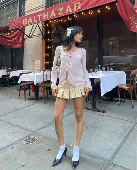 manhatten, new york, nyc, fashion, lana del rey, feminine, pink Mary Jane Shoes Outfit, Embellished Blouse, Swaggy Outfits, Fashion Killa, Skirt Outfits, Vivienne Westwood, European Fashion, Pretty Outfits, Fashion Inspo Outfits