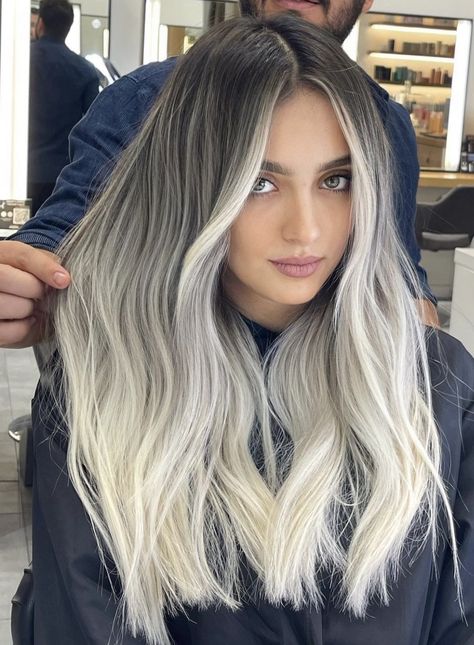 Blonde Hair Balayage, Ash Blonde Hair Balayage, Blonde Hair With Roots, Ice Blonde Hair, Fall Blonde Hair, Balayage Short, Icy Blonde Hair, White Blonde Hair, Blond Balayage